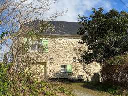Beautiful renovated Bearnaise Farmhouse with Exceptional Views of the Pyrenees Mountains